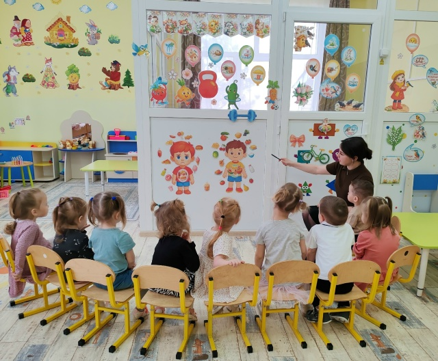 Пишпÿлекри «Дюймовочка» ача садӗнче «Эпир сывӑ ӳсетпӗр» тематика эрни иртнĕ