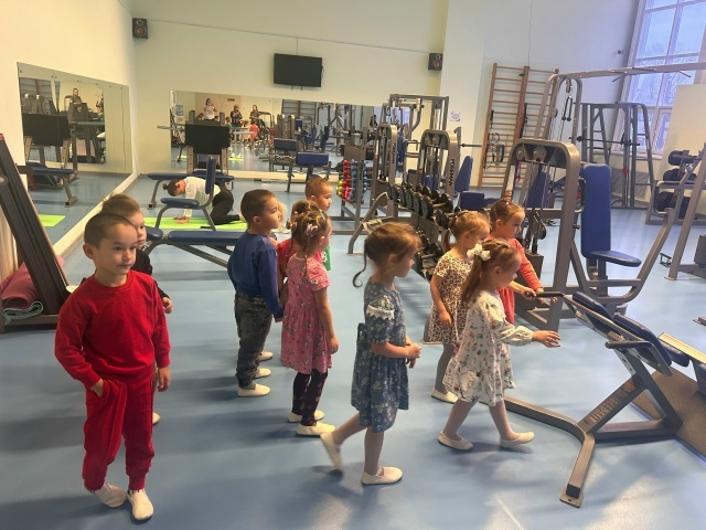 Чи пĕчĕккисем спорт шкулĕпе паллашнă