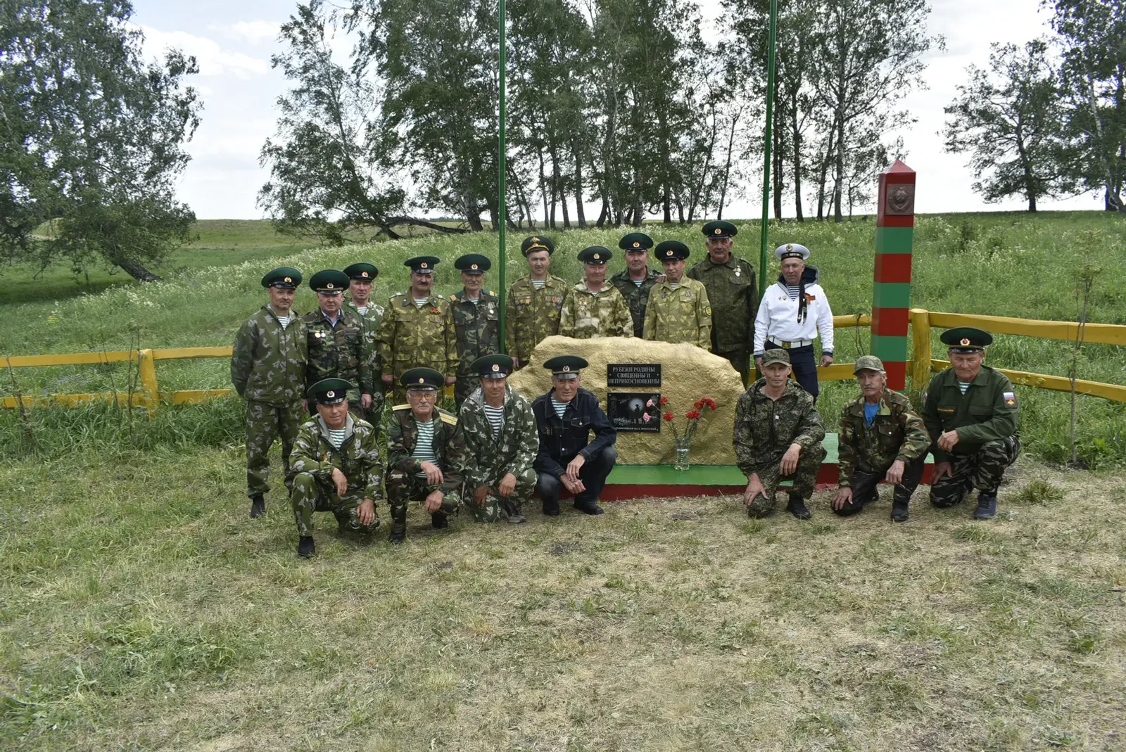 Чикӗ хӗрринчи ҫарсенче службӑра тӑнипе мухтанаҫҫӗ