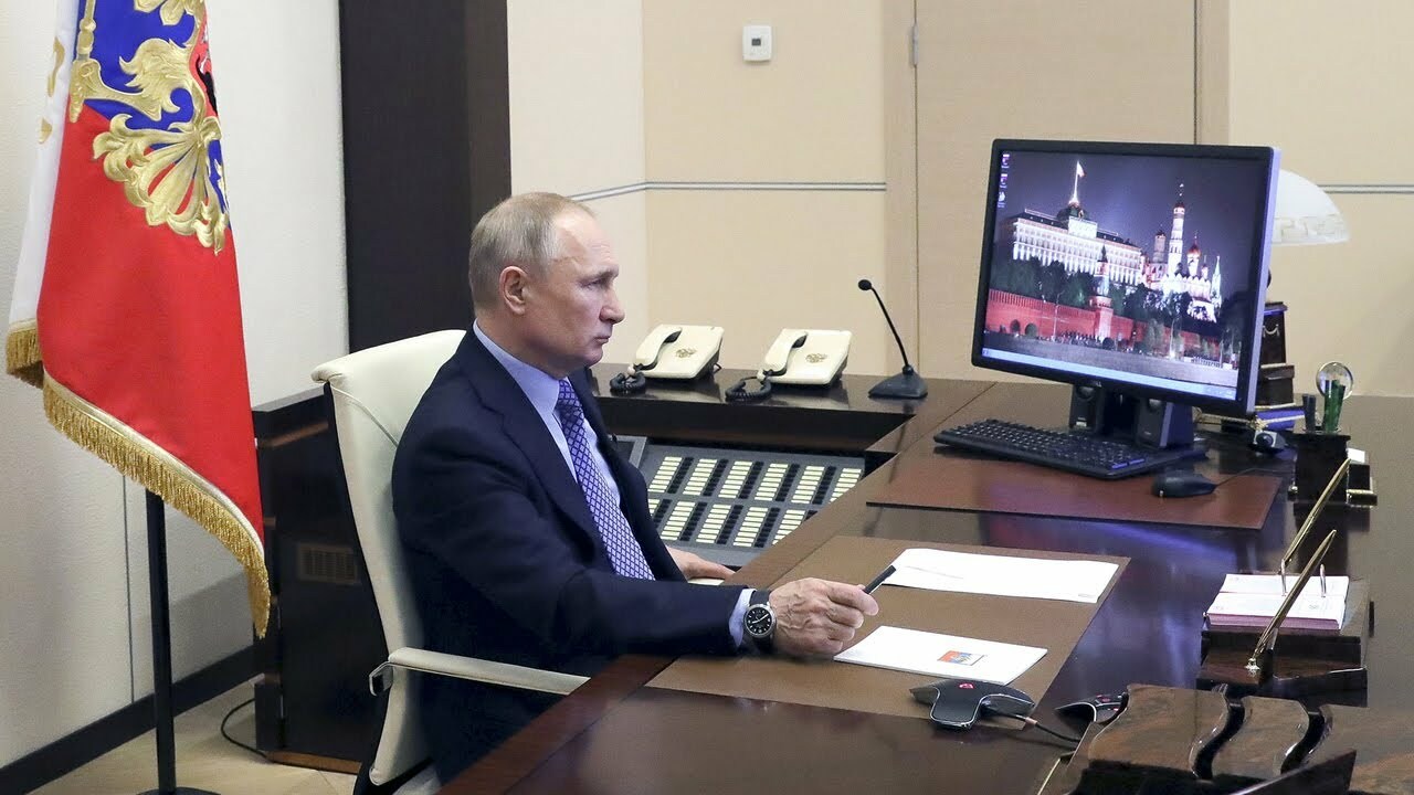 Владимир Путин ВЭФ–2021 хутшăнакансене тата хăнисене салам янă