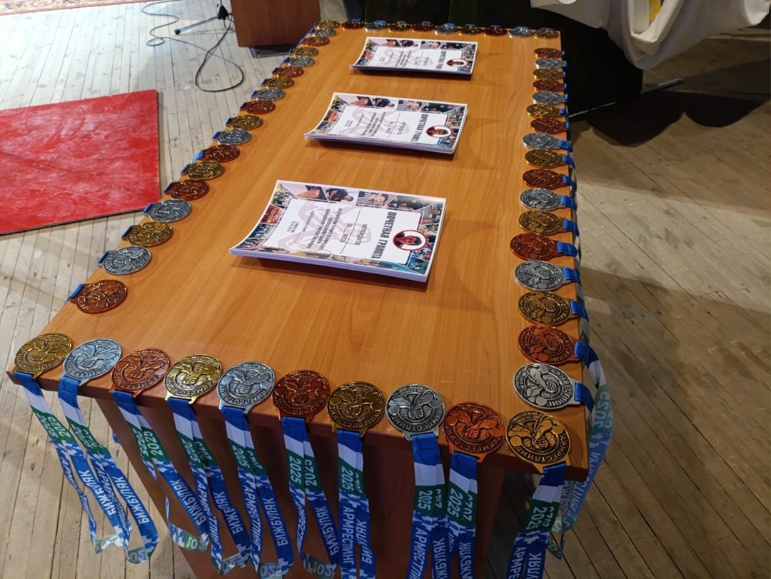 Пишпÿлекре армрестлингпа уҫӑ ӑмӑртусем иртнĕ