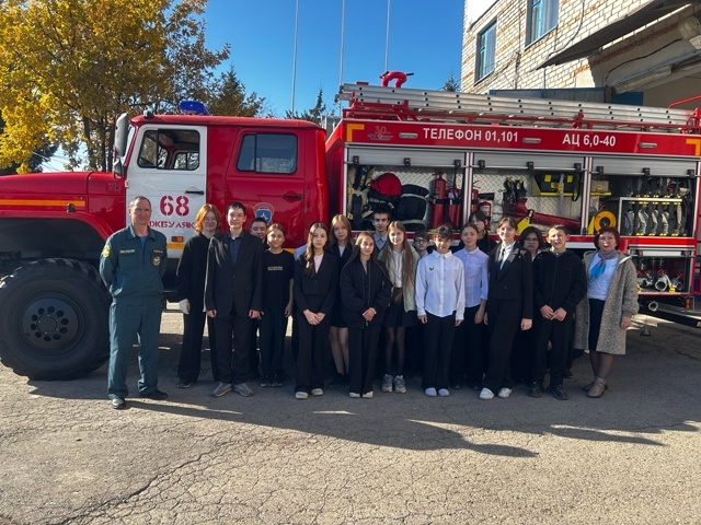 Пишпÿлекри 2-мӗш вăтам шкулта вĕренекенсем пушарпа ҫӑлав пайӗнче пулнă