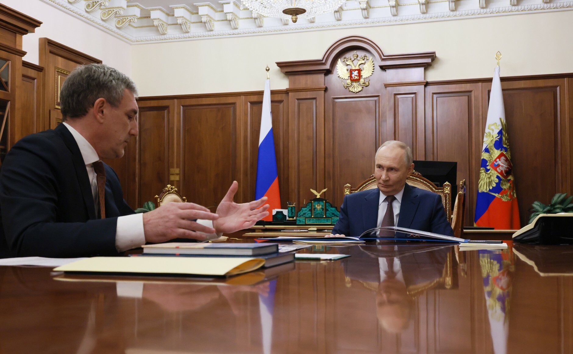 Путин Амур облаҫӗн губернаторĕпе регион экономикине сӳтсе явнӑ