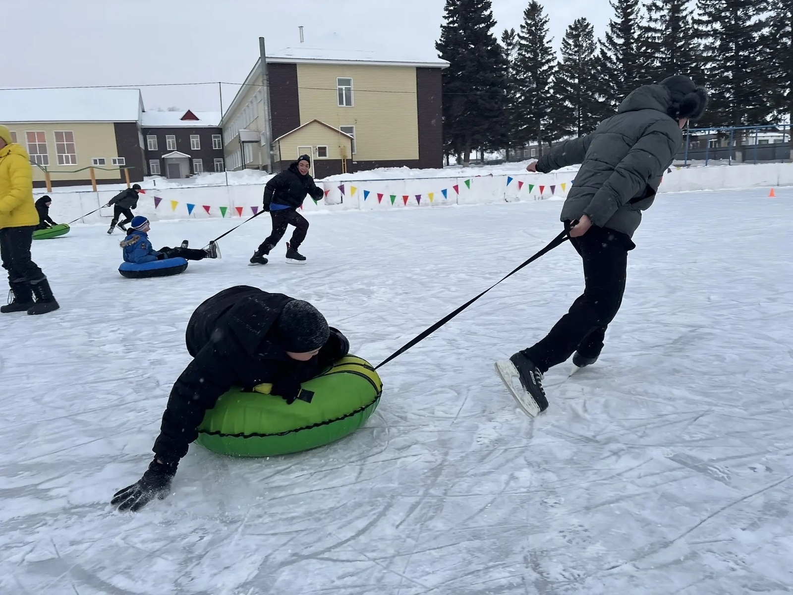 Демский ялӗнче пӑр юмахӗ: каток уҫӑлнӑ