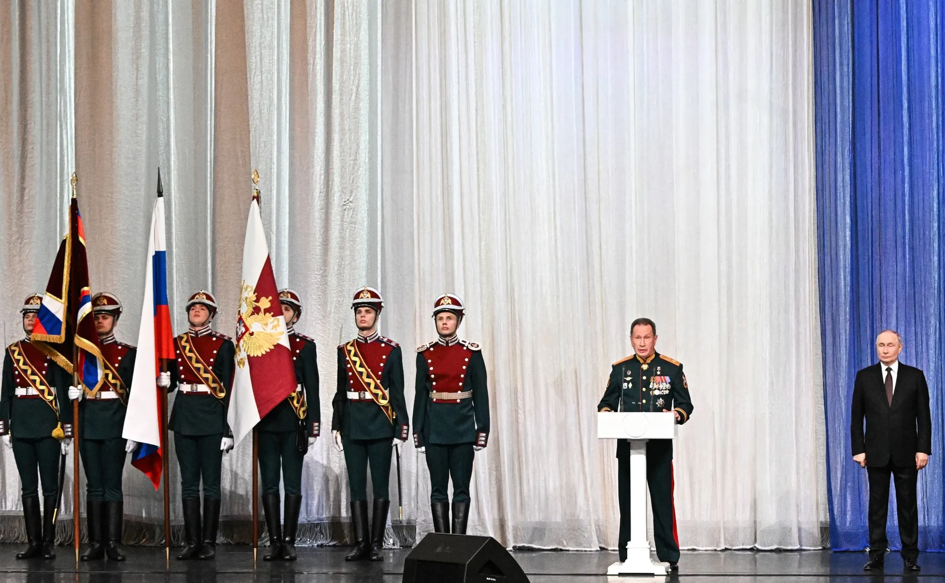 Путин 380 пин ытла росгвардееца патшалăх наградисемпе наградӑлани пирки пӗлтернӗ