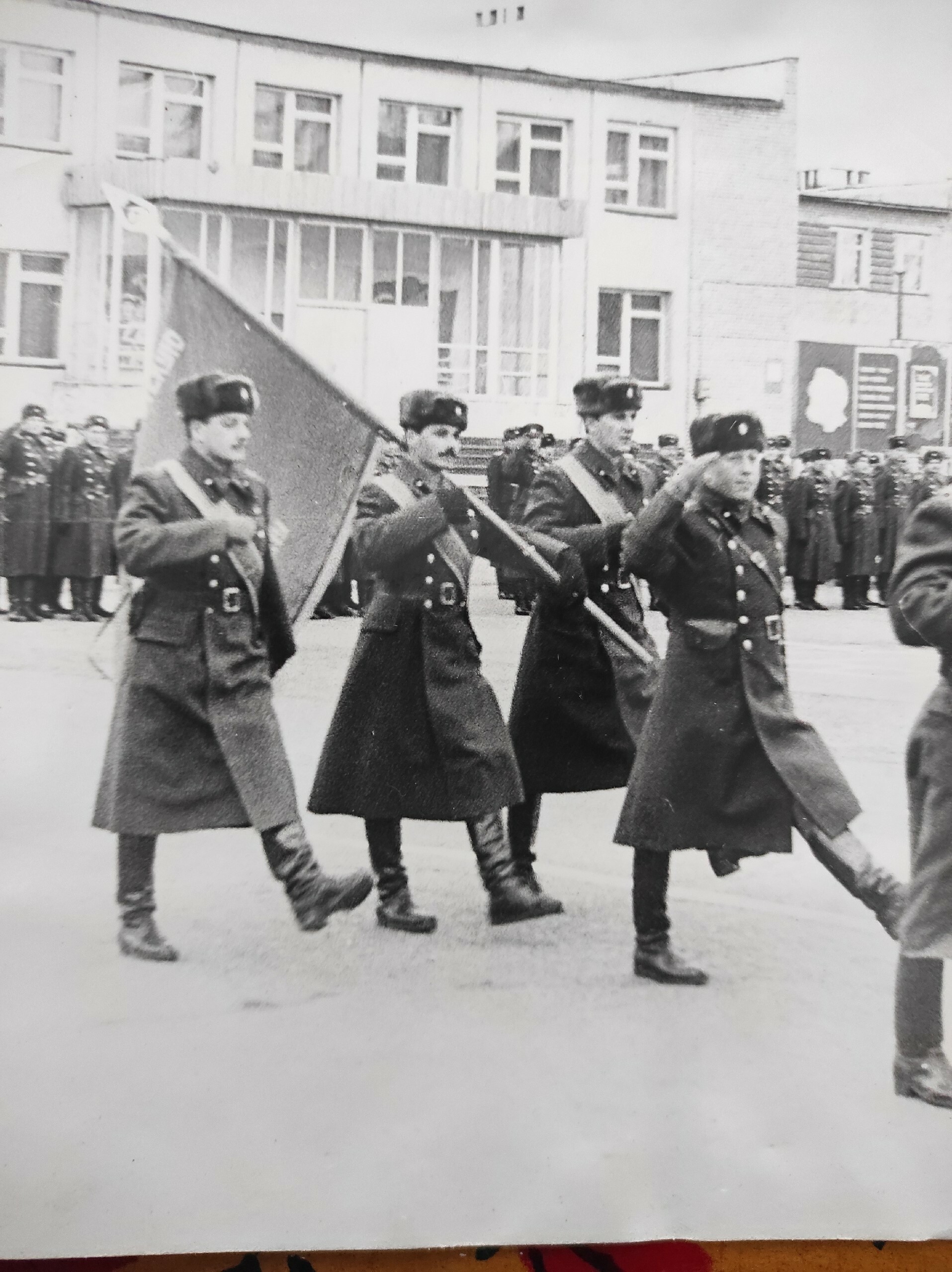 Тӑван ҫӗршыв хӳтӗлевҫин кунӗпе чун-чӗререн саламлатпăр!