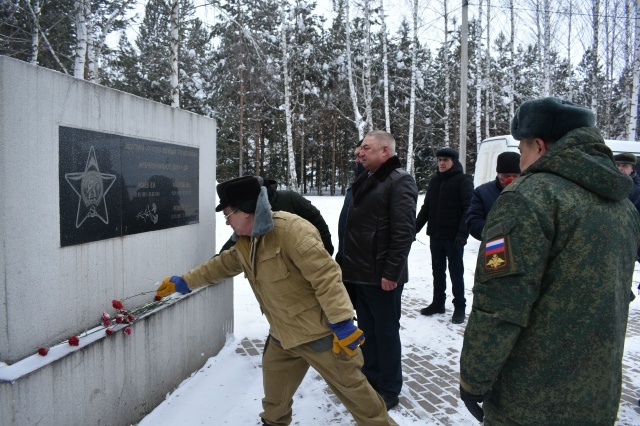 Пишпӳлекре интернационалист салтаксене асӑннă