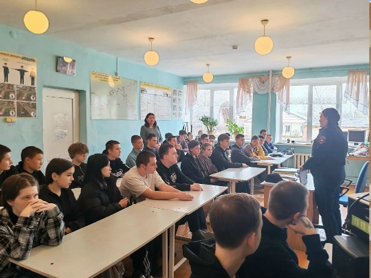 Студентсемпе çул-йĕр правилисемпе калаçу ирттернĕ