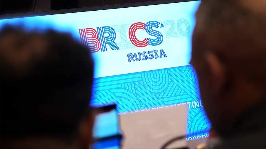 Путин тата Бразили ертӳҫи БРИКСРА пӗр-пӗринпе ҫыхӑнса ӗҫлессине ҫирӗплетнӗ