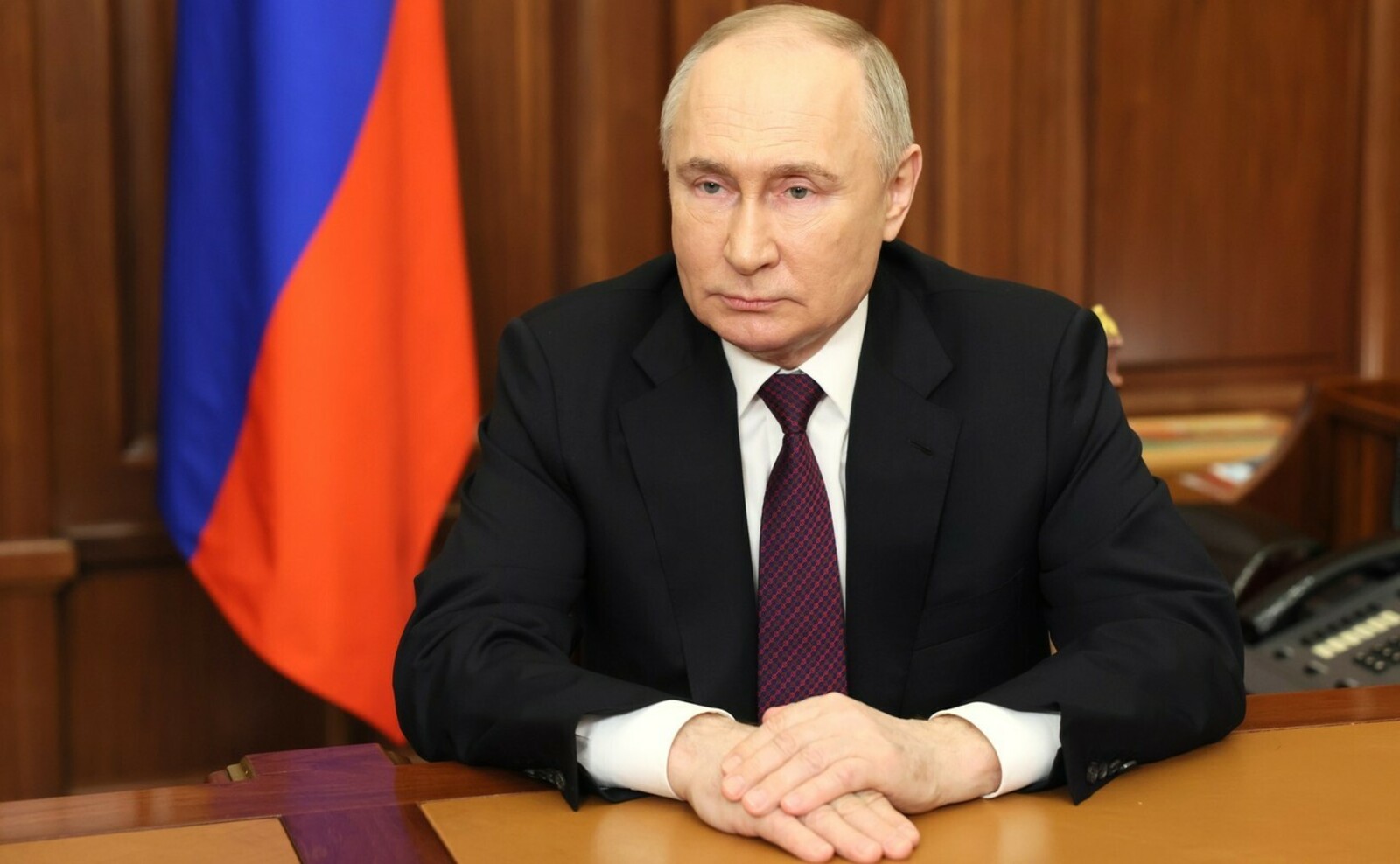 Путин спам-шӑнкӑравсемшĕн тата кредитсене реклама панăшăн наказани парасси ҫинчен калакан саккун ҫине алӑ пуснă
