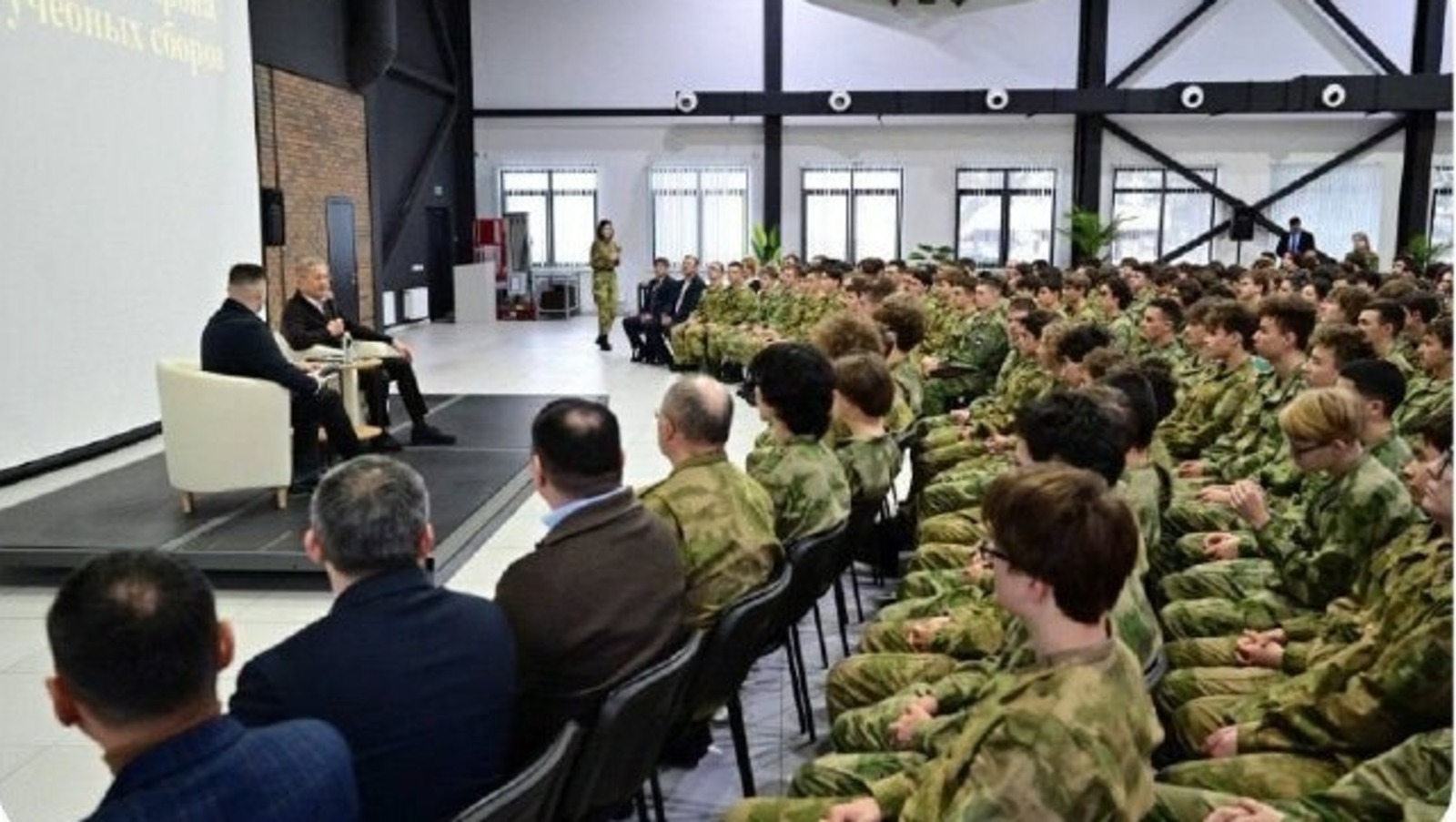 Пушкӑрт Пуҫлӑхӗ 10 класра вӗренекенсемпе «Патриот» паркра уҫӑ урок ирттернӗ