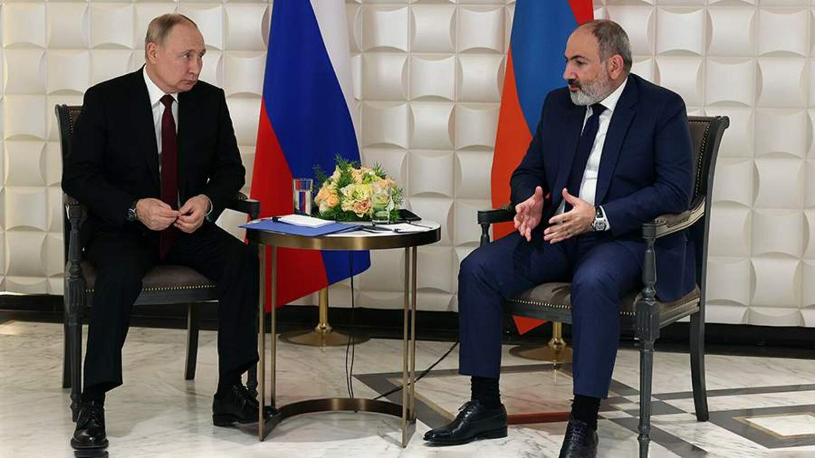 Кремльте Путинпа Пашинян калаҫӑвӗсем ҫинчен тӗпӗ-йӗрӗпе каласа панă