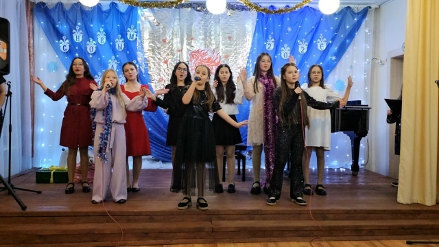 Ача-пӑча ÿнер шкулӗнче Çӗнӗ ҫул отчет концерчӗ иртнӗ