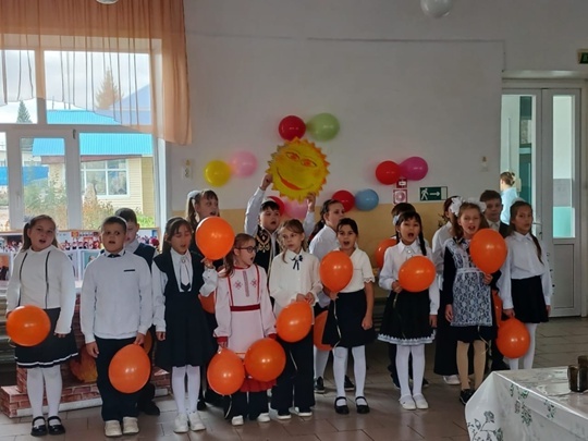 Пишпÿлекри 2-мӗш вăтам шкулта Ваттисен кунне паллă тунă