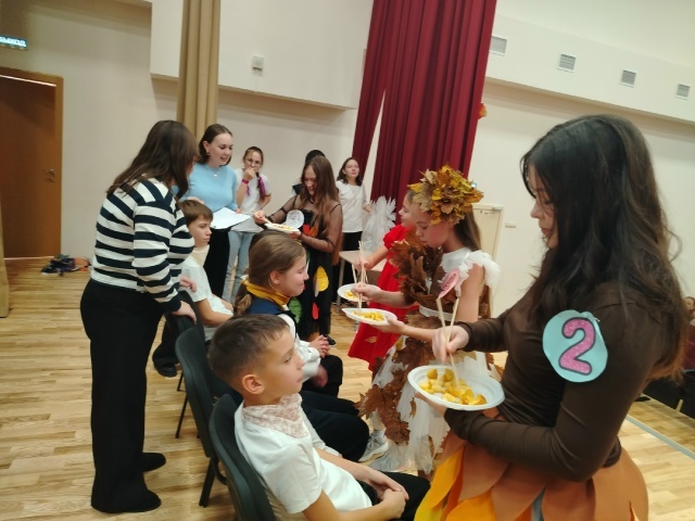 Шкулта «Кӗркунне королеви» конкурс иртнӗ