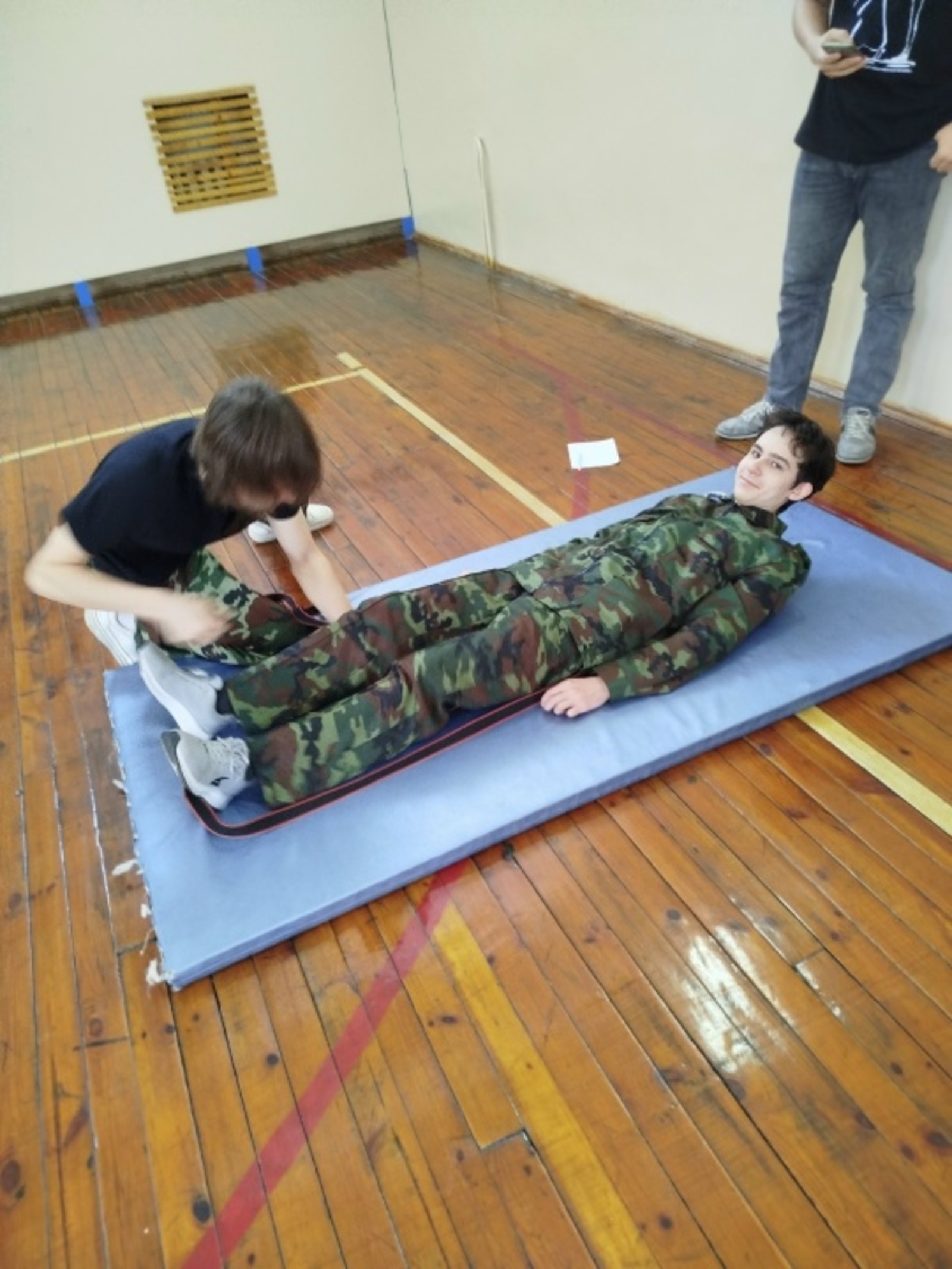 Шкулта вĕренекенсем граждан оборонин нормативӗсене панă