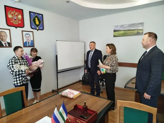 Пишпÿлек районĕ икĕ илемлӗ йӗкӗрешпе пуйнă