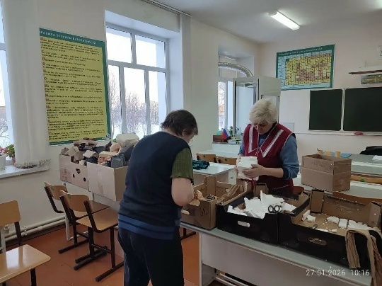 Хушăлкари вăтам шкулта хула ишӗлчӗкӗсем евӗр маскировка сеткисем тăваççĕ