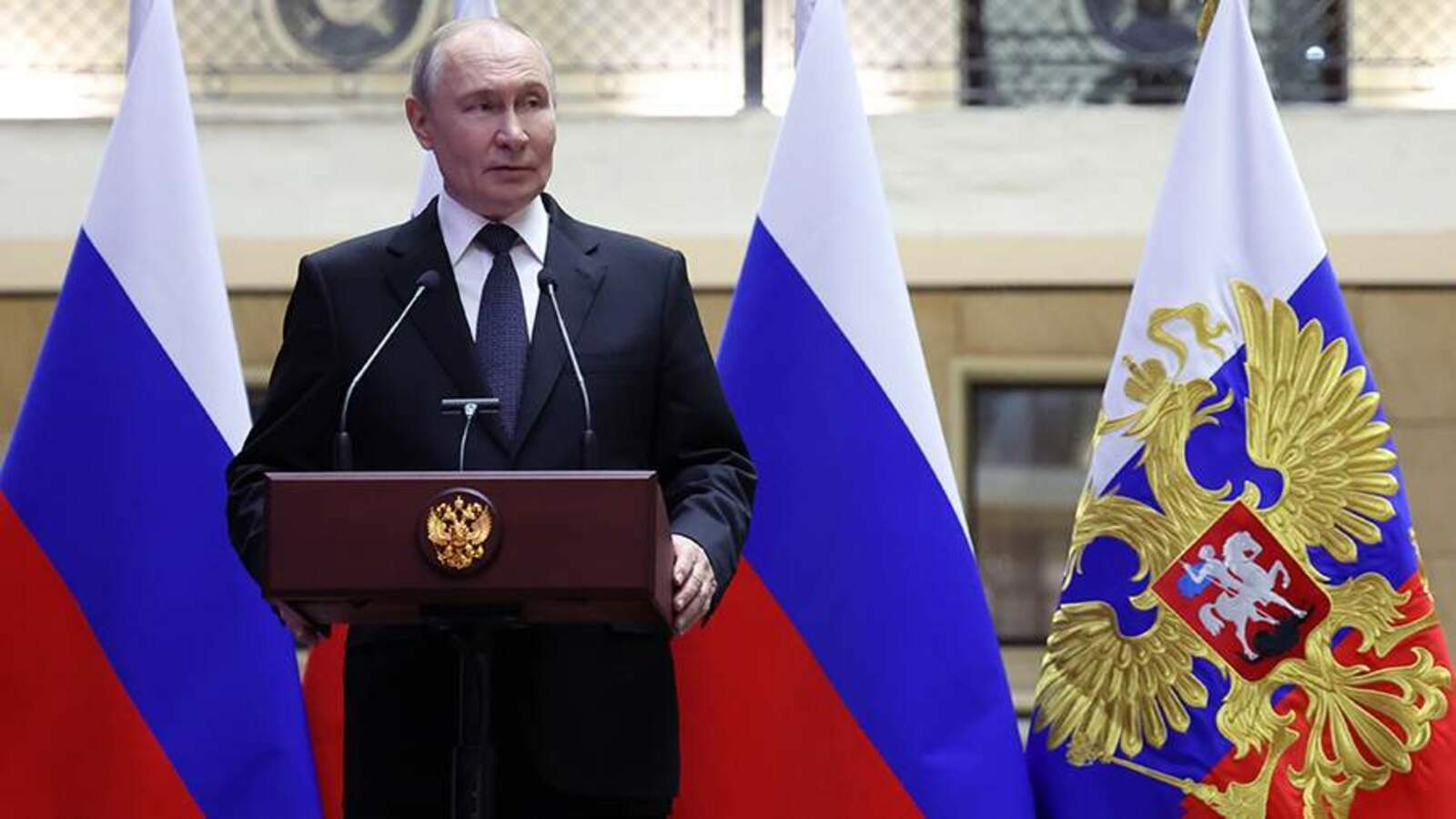 Владимир Путин Северска Раççейшĕн пӗлтерӗшлӗ вырӑс хули тесе палӑртнӑ