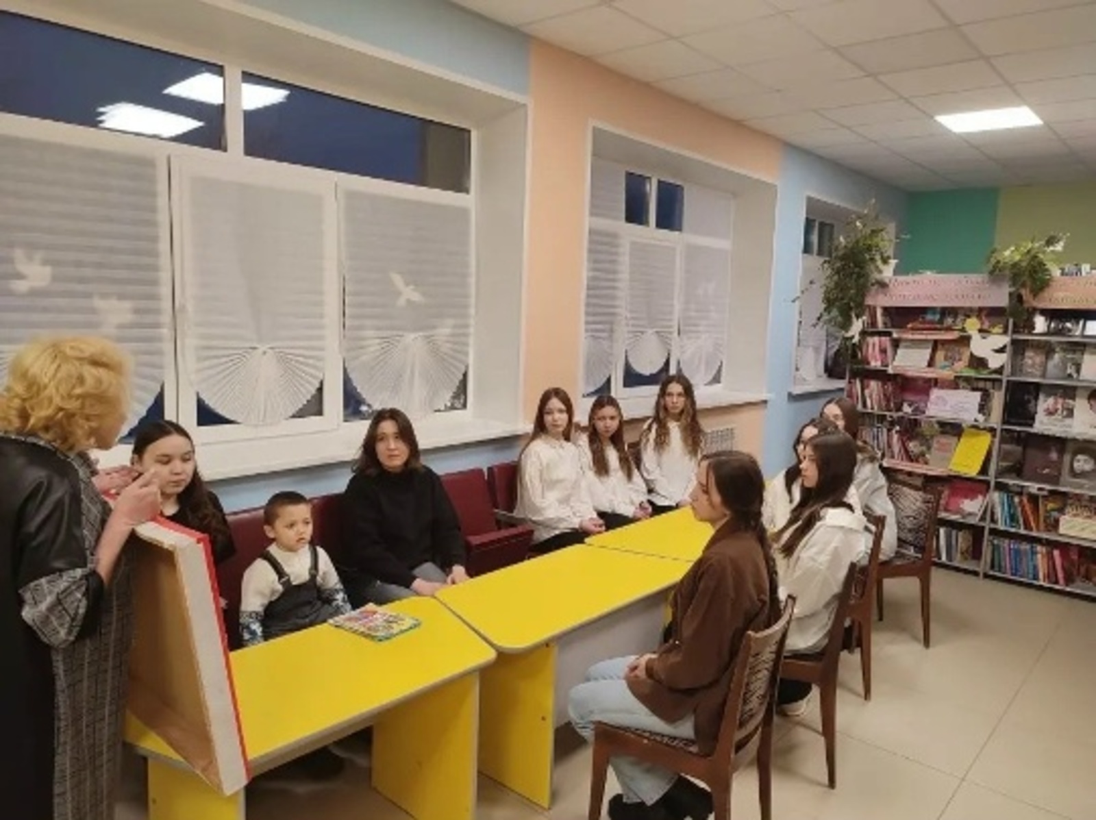 Хушăлкари библиотекăра «Наркотик — инкек палли» пӗлӳ урокӗ ирттернĕ