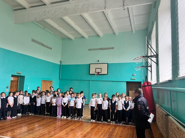 Хӑрушсӑрлӑх эрни: Патшалӑх автоинспекцийӗн ӗҫченӗпе тĕл пулнă