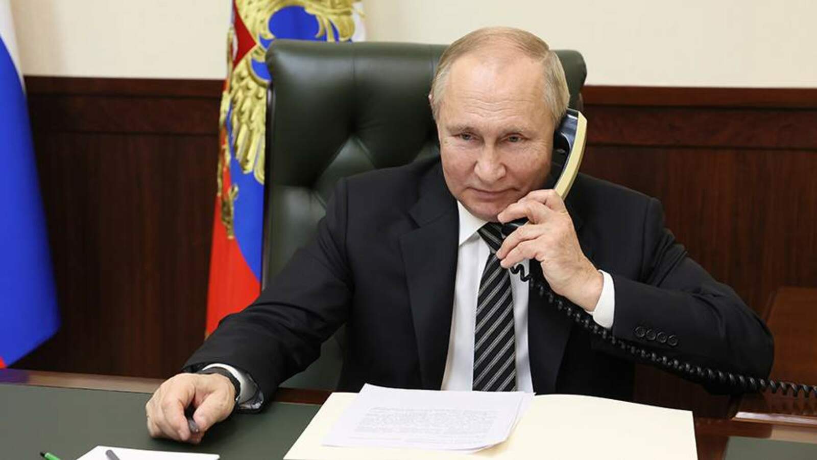 Владимир Путин Мали лидерĕпе телефонпа калаҫнă