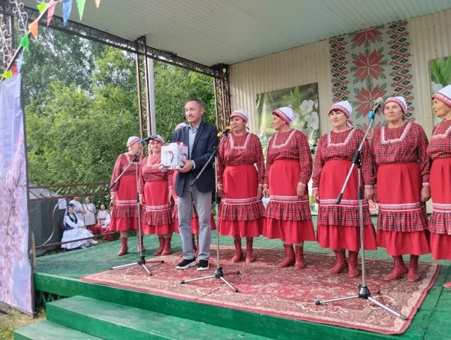 Алексеевка ялӗн 105 ҫулхи юбилейне сулмаклӑ паллӑ тунă
