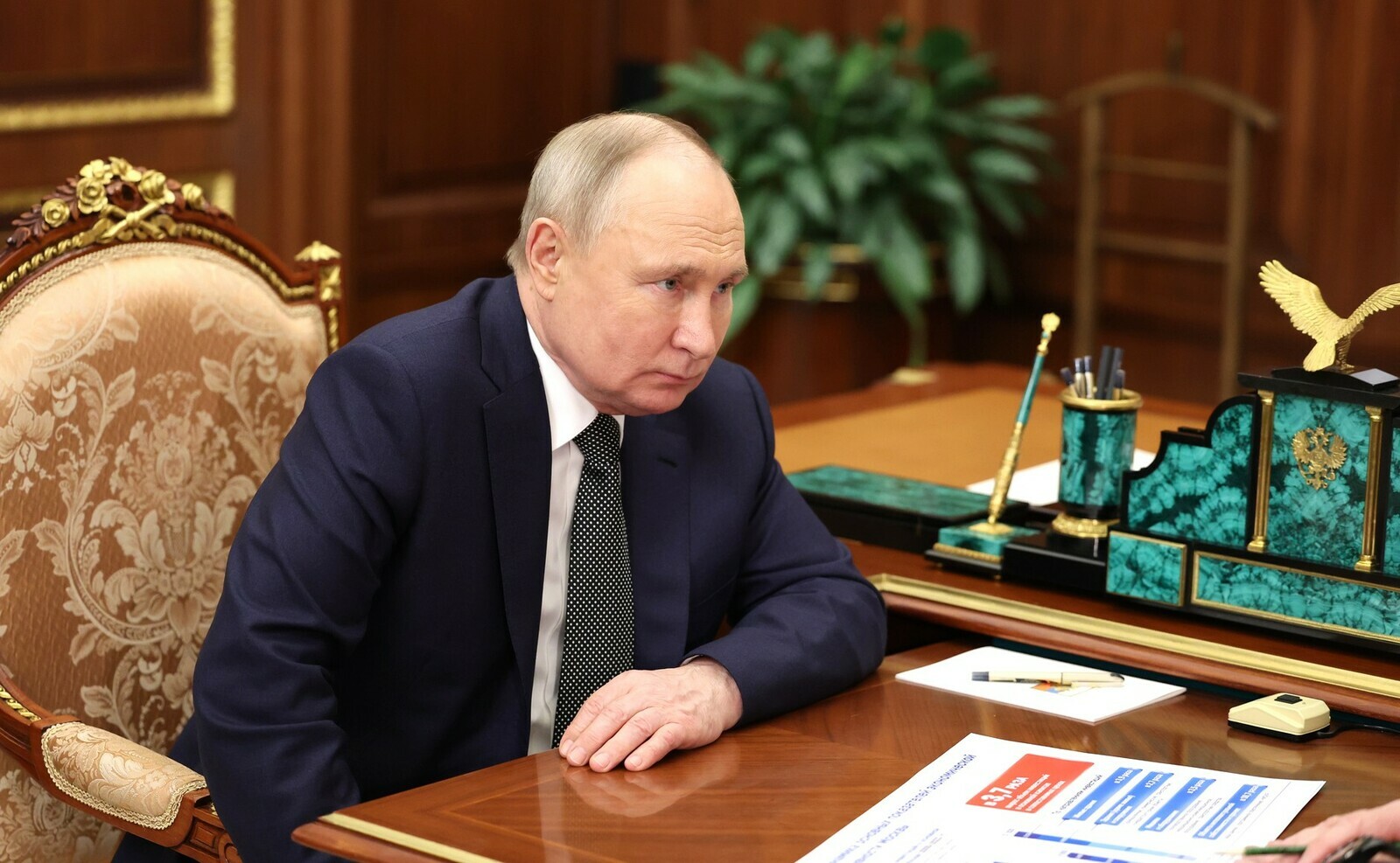Путин фронтра мӗн пулса иртни ҫинчен онлайн режимра даннӑйсем илет