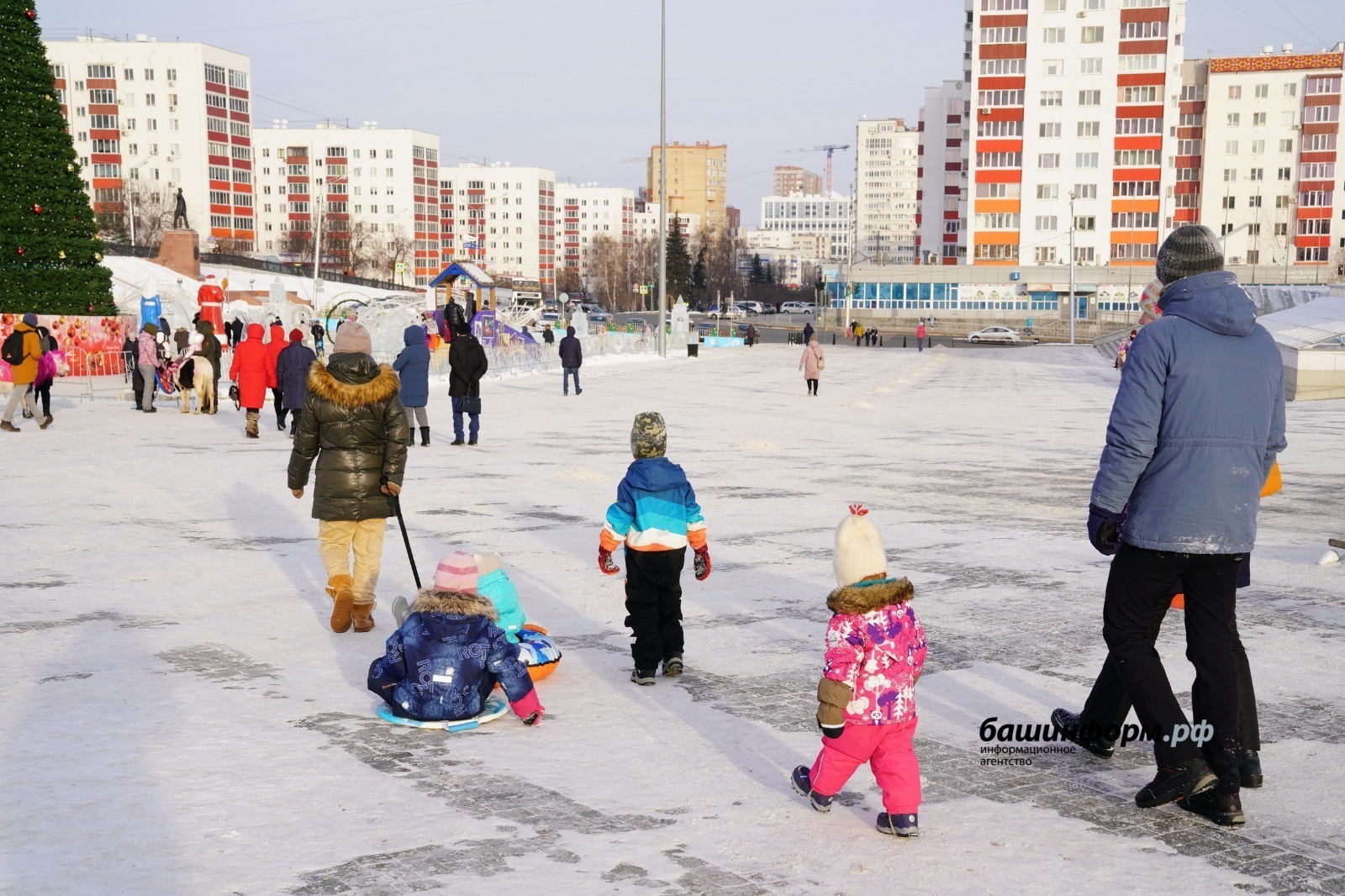 Радий Хабиров Пысӑк та туслӑ ҫемьен ҫулталӑк планне хатӗрлеме хушнӑ