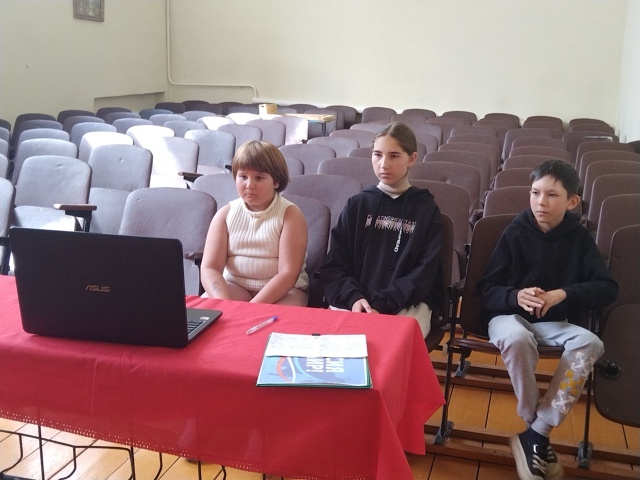 Çирĕклĕ клубӗн ача-пӑча кану площадкинче Асӑну кунĕ иртнӗ