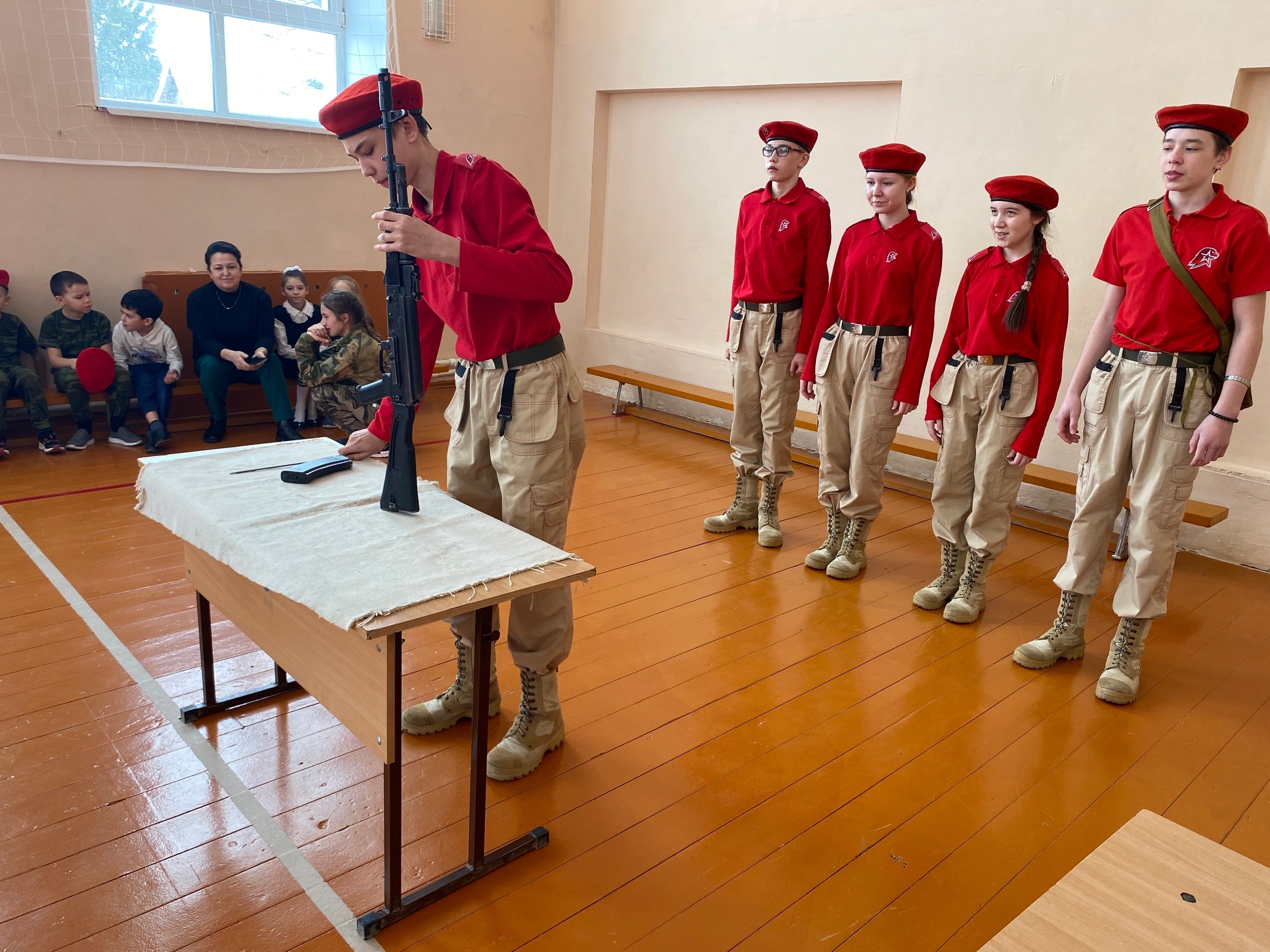 Хушăлкари вăтам шкулта «Зарница» ҫарпа спорт вӑййи пулнă