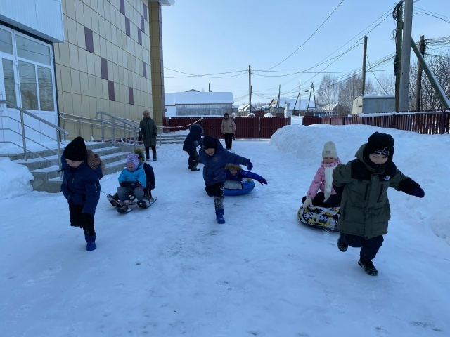 Хушăлкари Культура çуртӗнче ачасем валли кану уявӗ пулнă