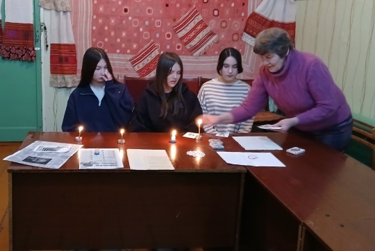 Кистенлӗ хĕрĕсем хăйсен пуласлăхне юмăçпа пăхнă