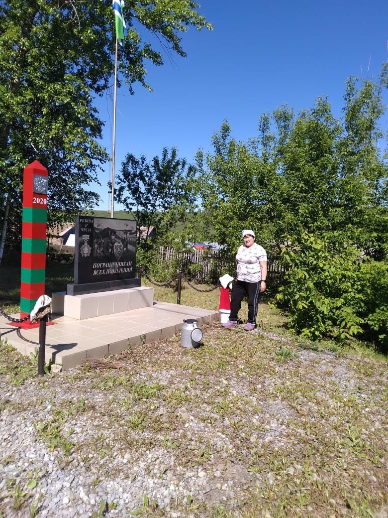 Ситекре Культура çурчĕ патӗнчи территорине тирпейлемелли субботник иртнӗ