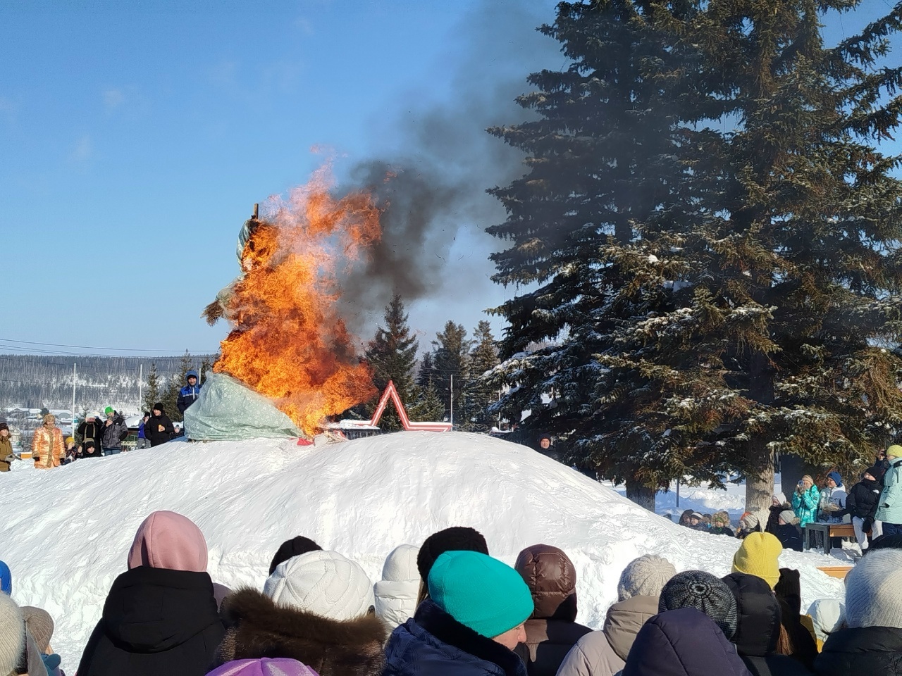 Пишпӳлекри тӗп площадьре Ҫӑварние уявланă