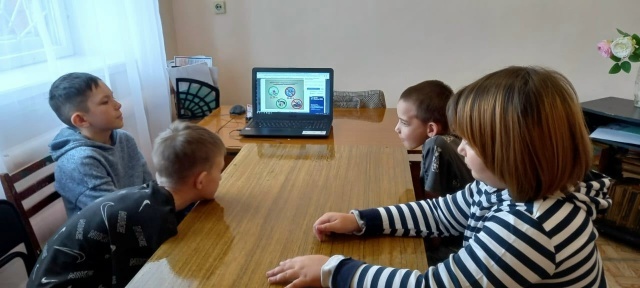 Çирĕклĕ клубӗнче çул çитменнисем явап тытакан темӑсене пӑхса тухнă