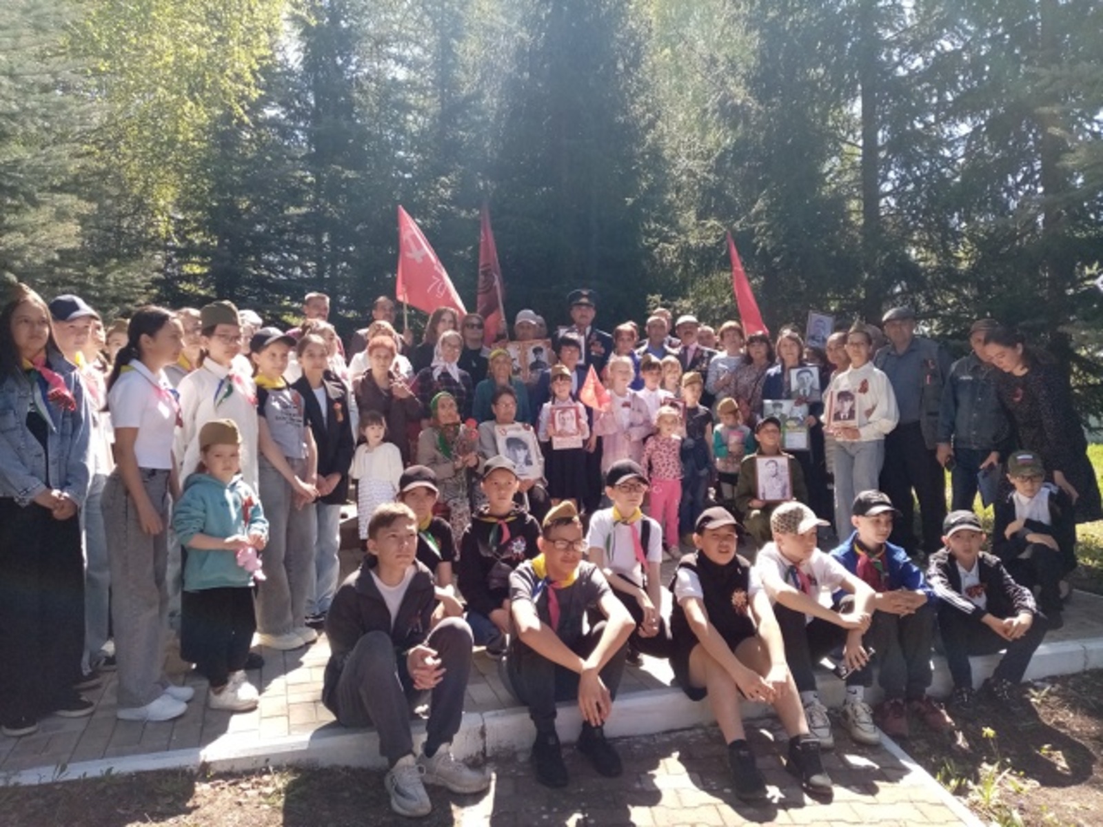 Шкул ачисем салтак пӑттипе хӑналаннă