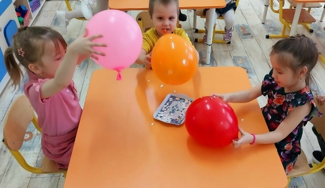 Ача садĕнче Раҫҫей наукин илӗртӳллӗ кунӗ иртнӗ