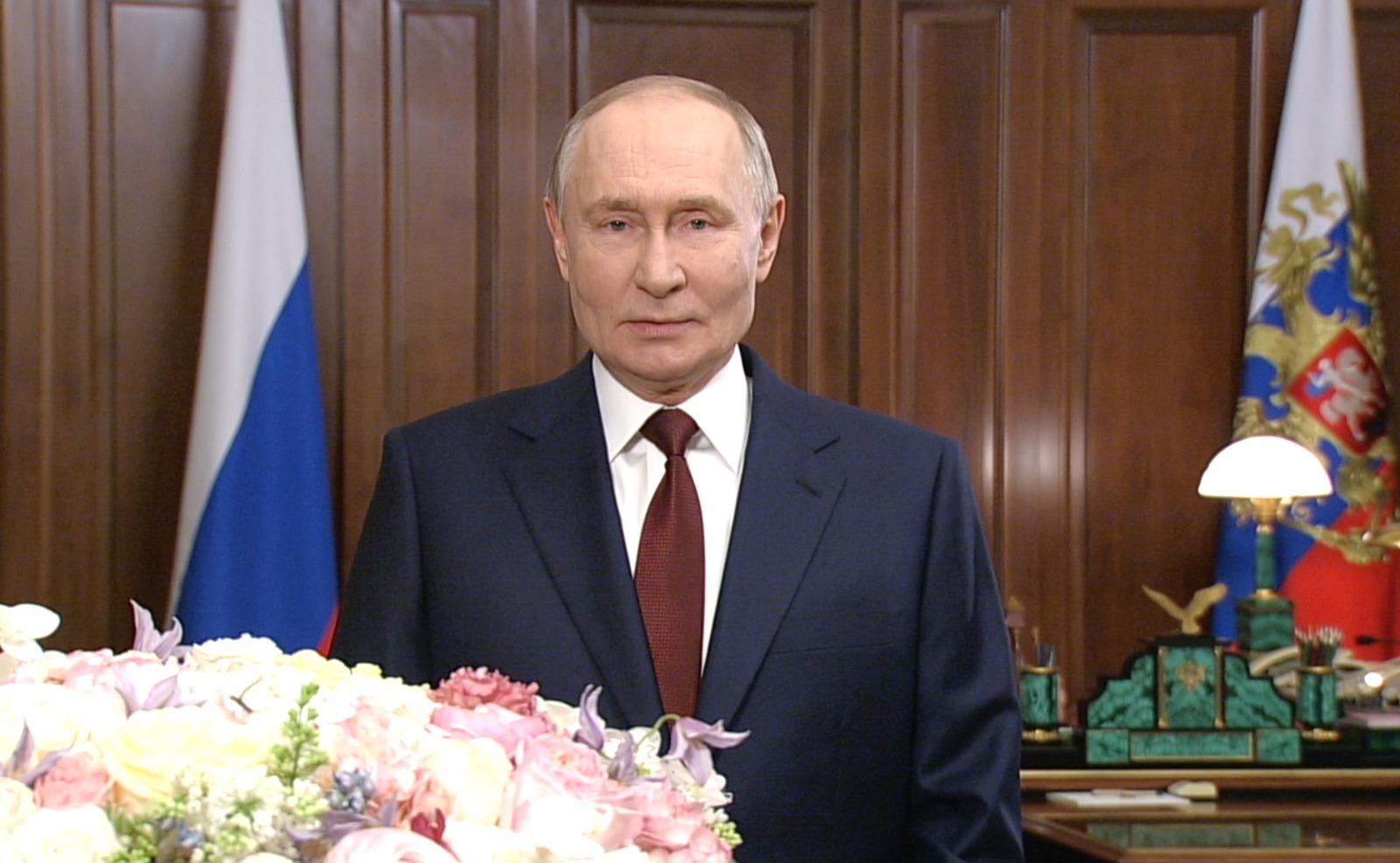 Владимир Путин Раҫҫей хӗрарӑмӗсене мартăн 8-мӗшӗпе саламланӑ