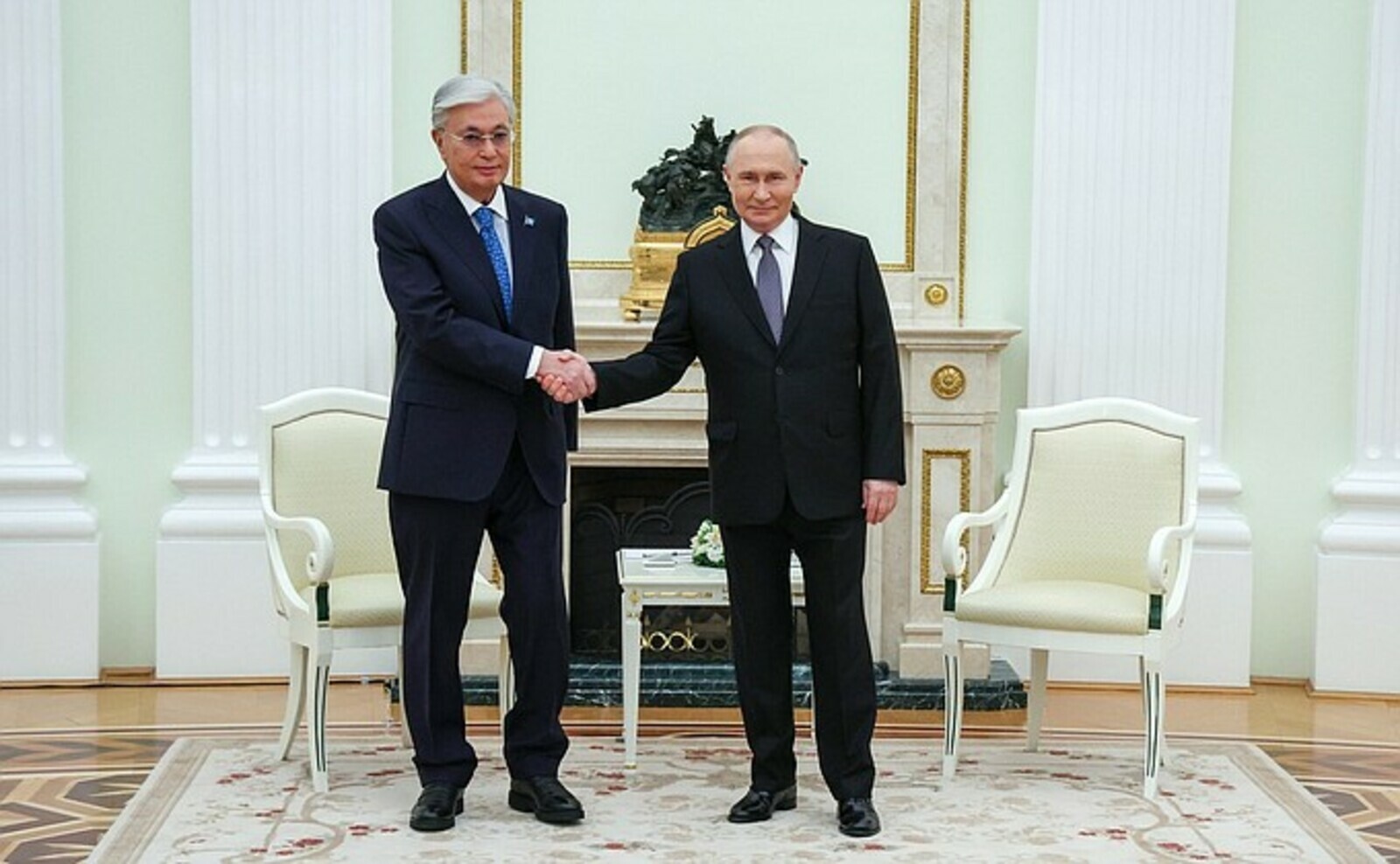 Владимир Путинпа Касым-Жомарт Токаев Кремльте союзлӑха сӳтсе явнӑ