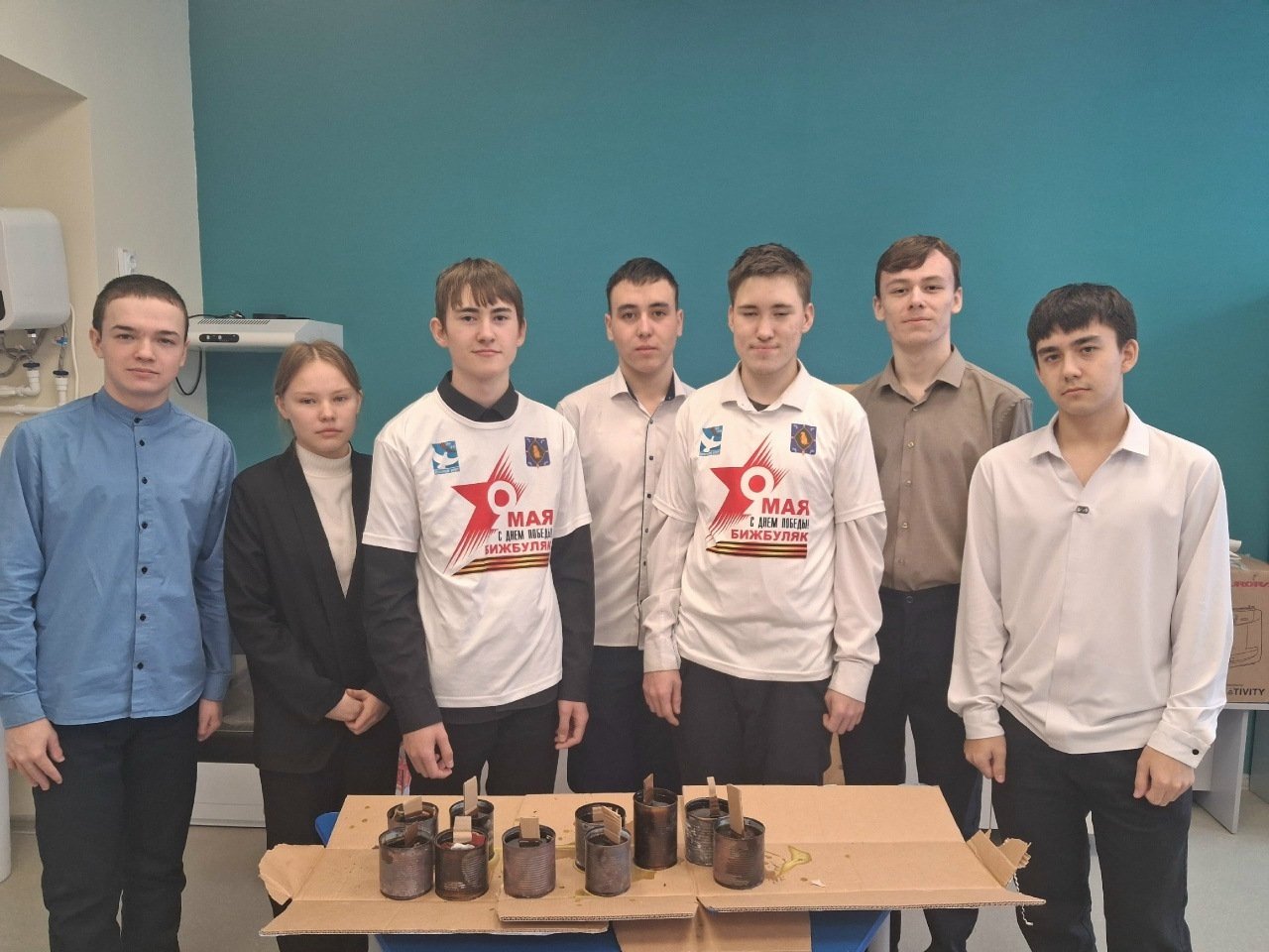 Волонтерсем блиндаж ҫуртисем хатӗрлеме хутшăннă