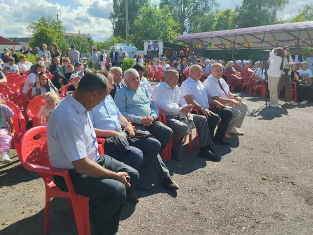 Алексеевка ялӗн 105 ҫулхи юбилейне сулмаклӑ паллӑ тунă