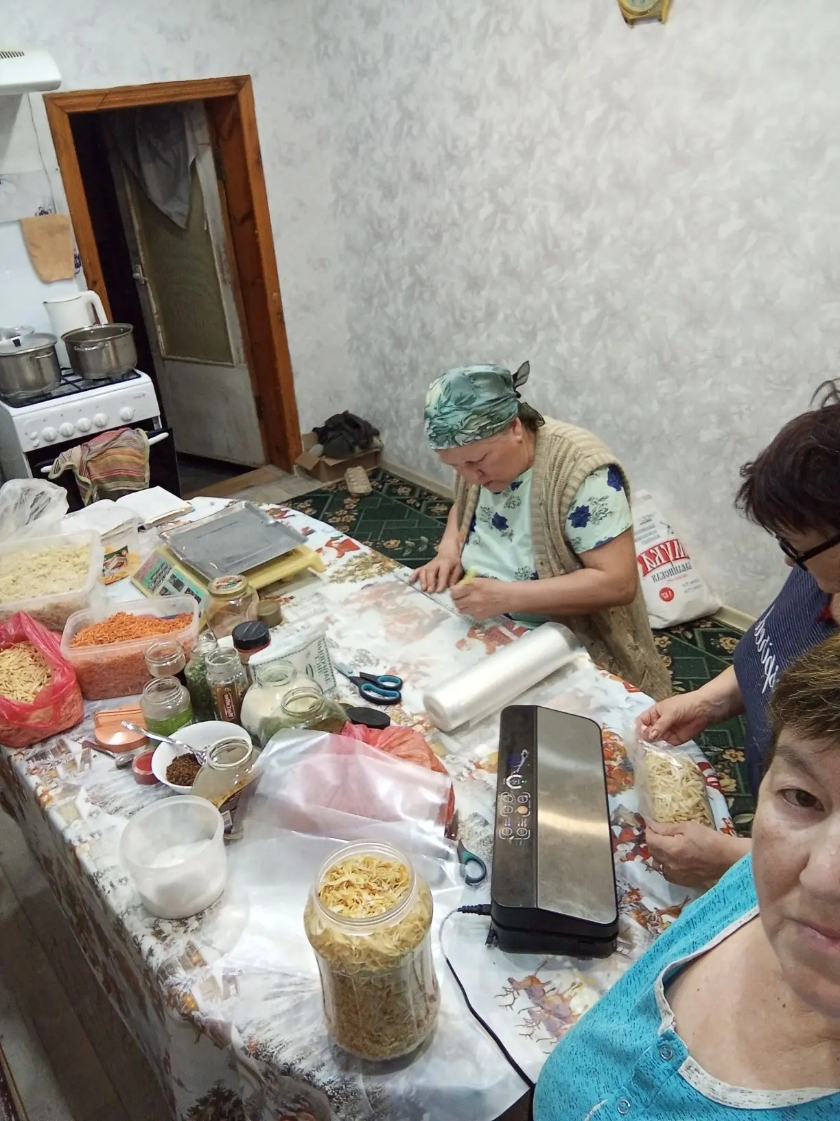 Шухӑш-кӑмӑл - малалла  юрӑпа утасси