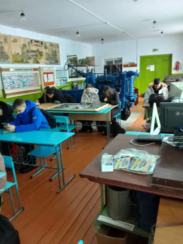 Хушăлкари вăтам шкулта тракторпа ҫӳреме опыт пухаҫҫӗ