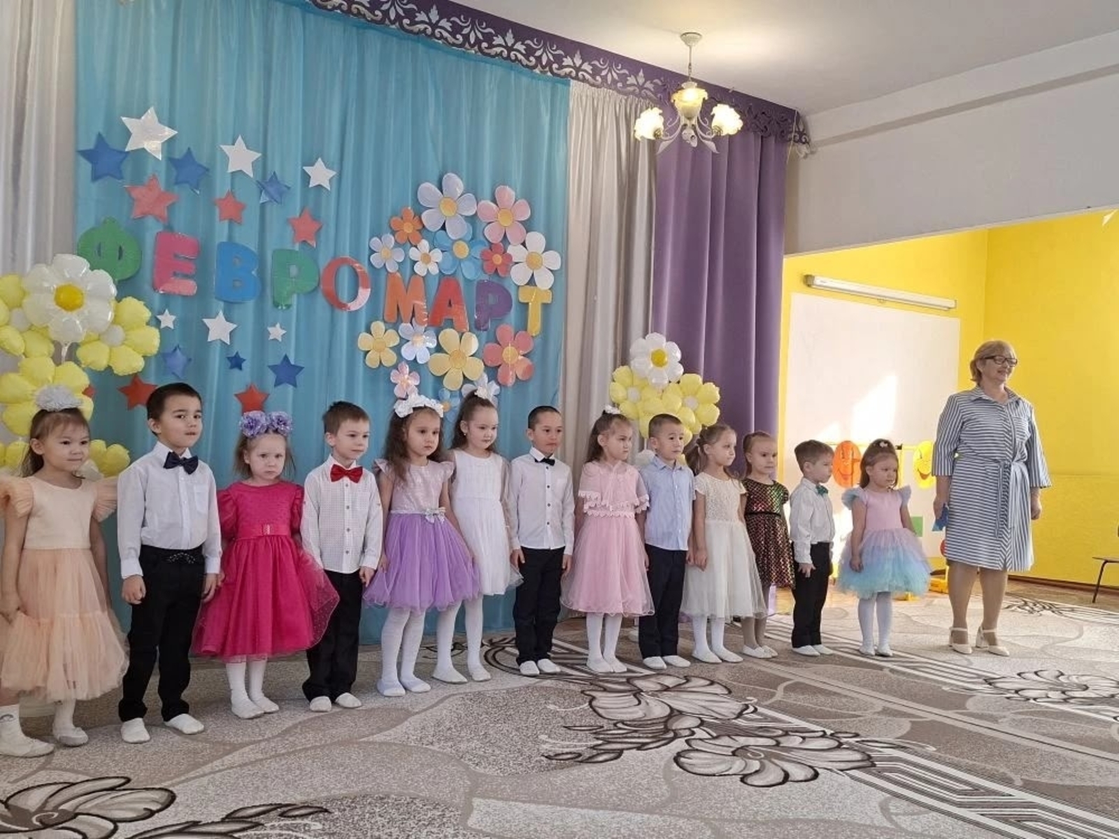 Ача садĕнче «Февромарт» тӗлӗнмелле чаплӑ уяв иртнӗ