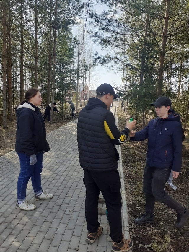 Субботник шкулта: пӗрле тӗнчене тасарах та илемлӗрех тӑватпӑр!