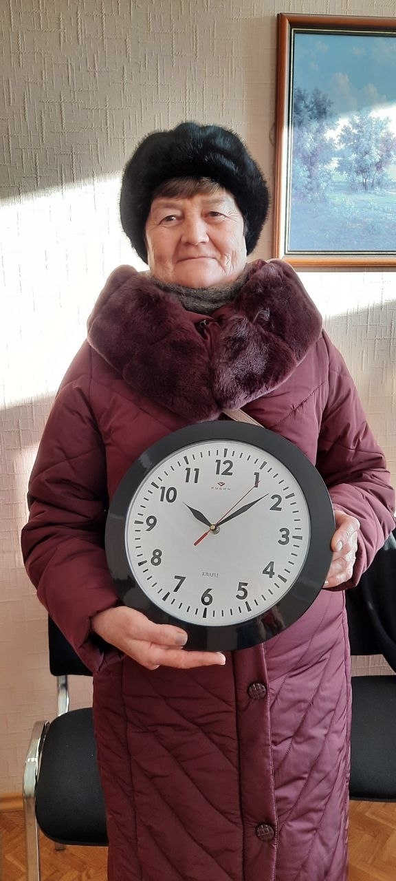 Уяв кӑмӑл-туйăмĕ тата район хаҫатӗнчен парнесем