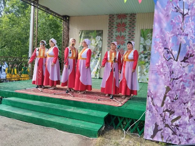 Алексеевка ялӗн 105 ҫулхи юбилейне сулмаклӑ паллӑ тунă