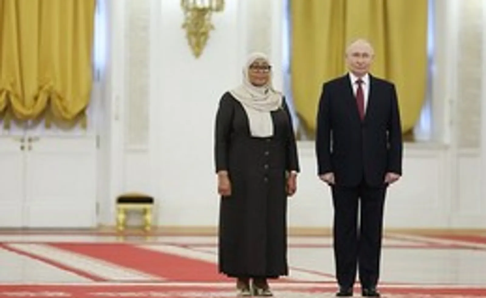 Танзани президенчӗ Хассан Раҫҫее килсе кайнине историллӗ тенӗ