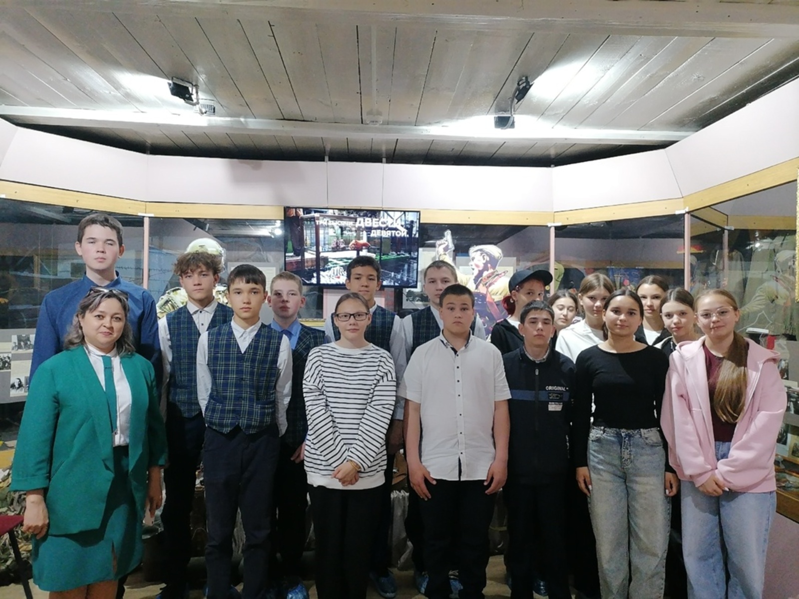 Шкул ачисем музейре экскурсинче пулнă